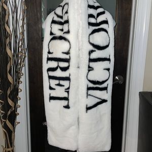VS faux fur scarf
